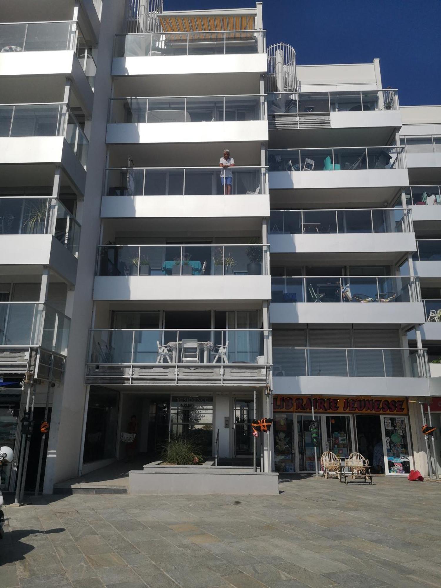 Apartment T2 Balcon Vue Parking Et Entree Securises A Pied